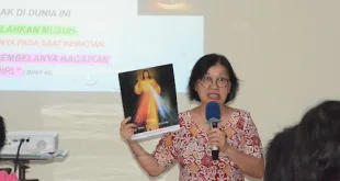 Pemateri Seminar KKI Ibu Faria