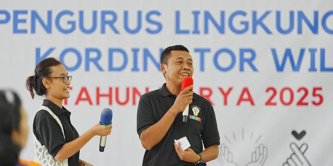 Ketua Seksi Pekad Dion Samudra memberikan penjelasan Sosialisasi Pemilihan Ketua Lingkungan di Gereja Santa Clara, Bekasi Utara