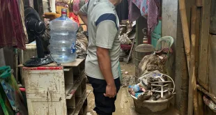 Romo Kaprilius Sitepu meninjau umat Santa Clara korban banjir